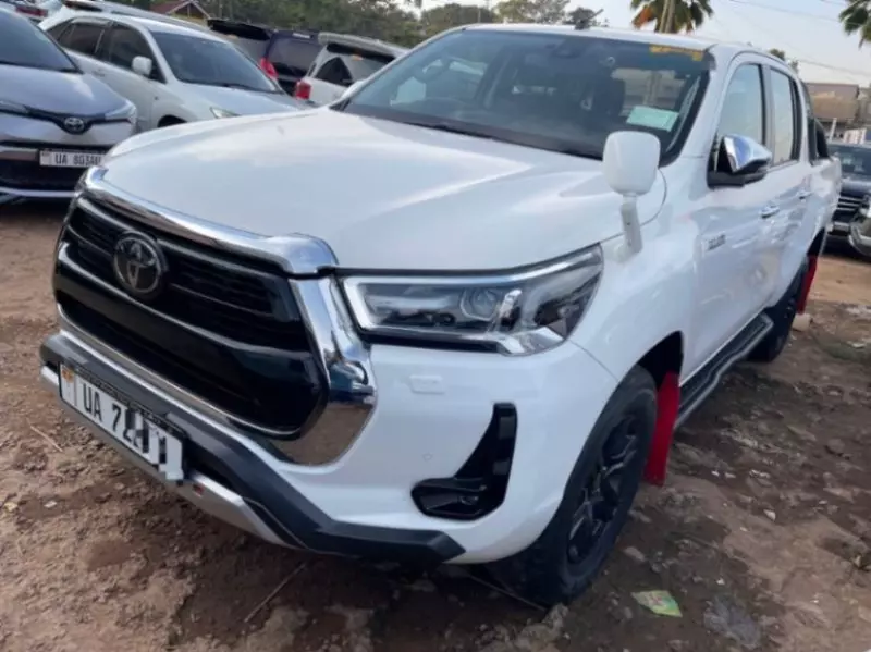 Toyota Hilux   - 2020