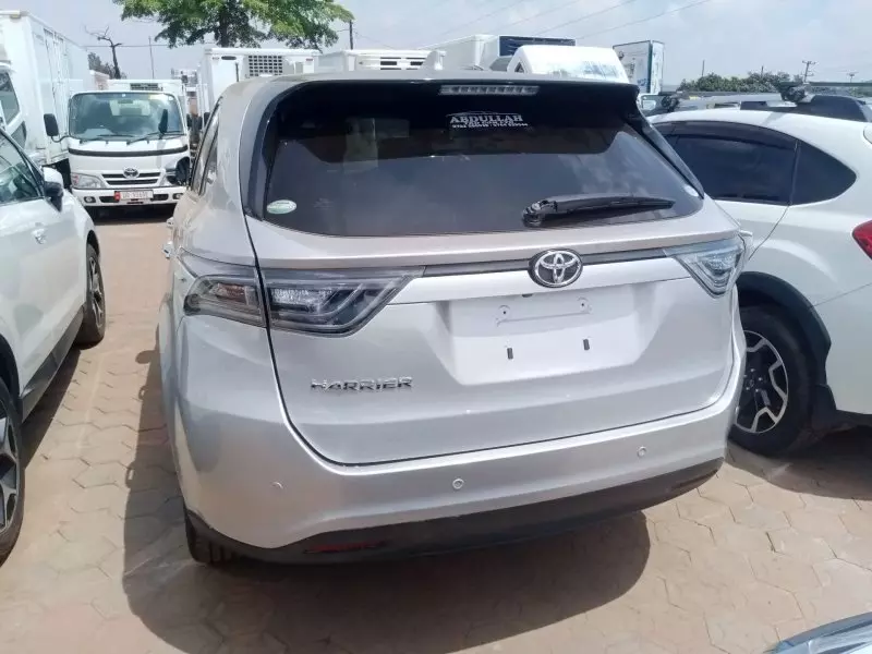 Toyota Harrier   - 2016