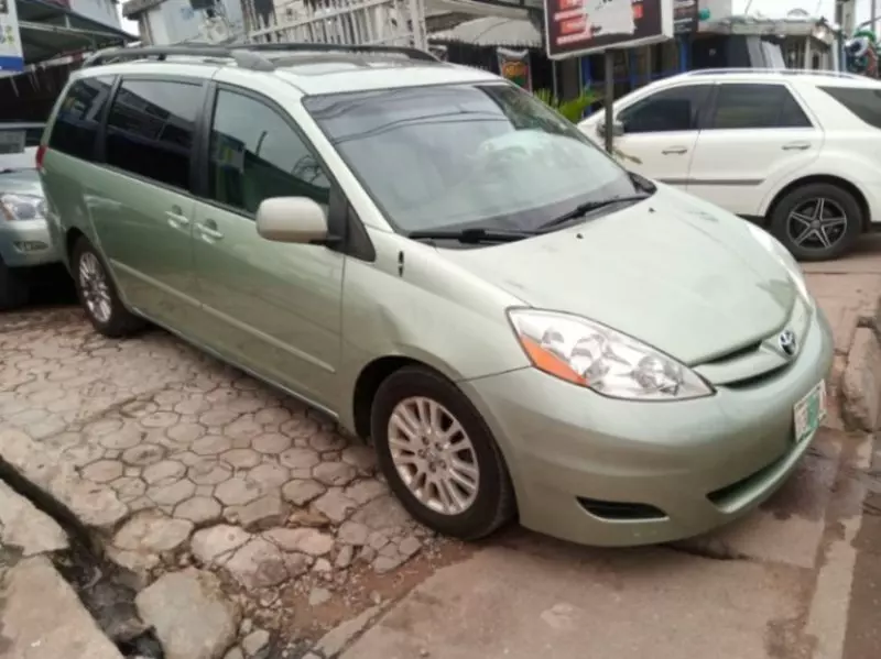 TOYOTA Sienna   - 2008