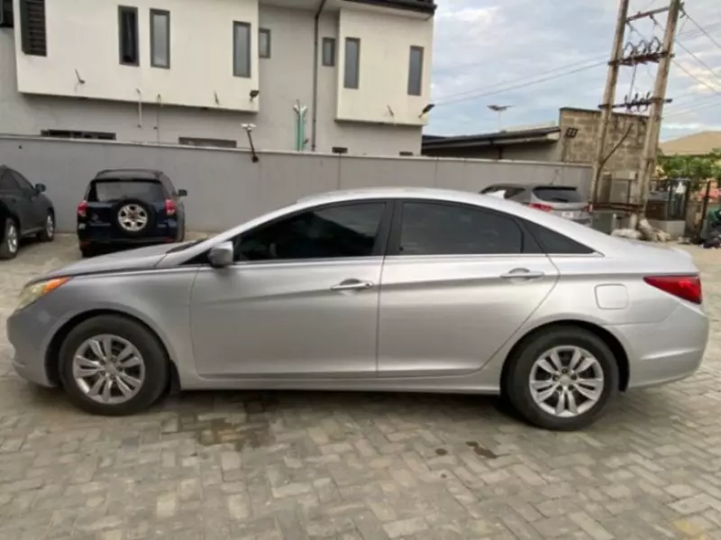 Hyundai Sonata - 2012