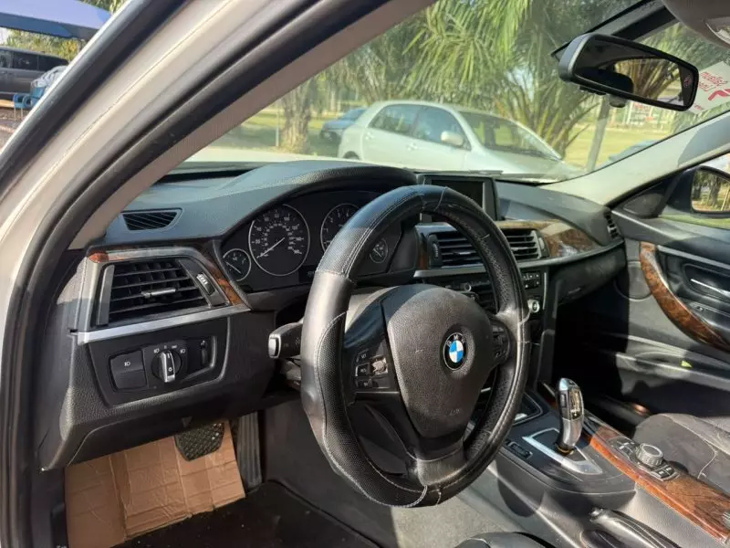 BMW 320i   - 2014