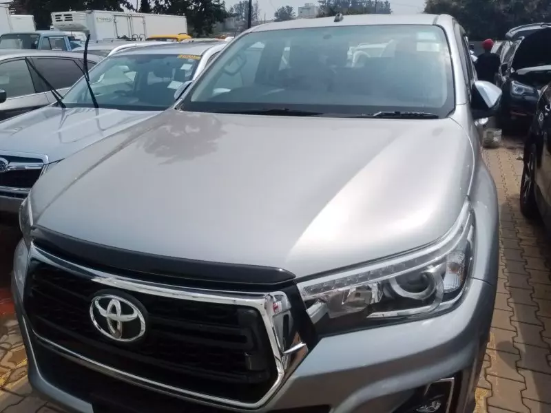 Toyota Hilux   - 2019
