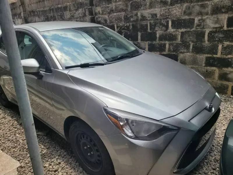 TOYOTA Yaris - 2016