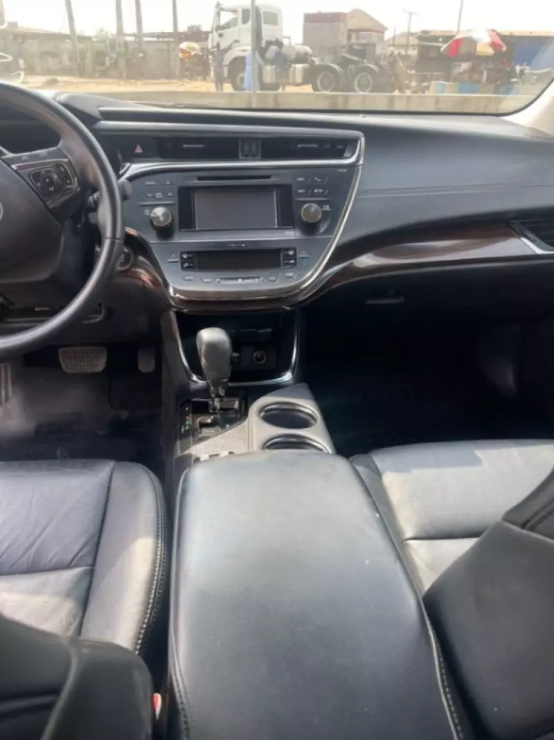 Toyota Avalon   - 2013