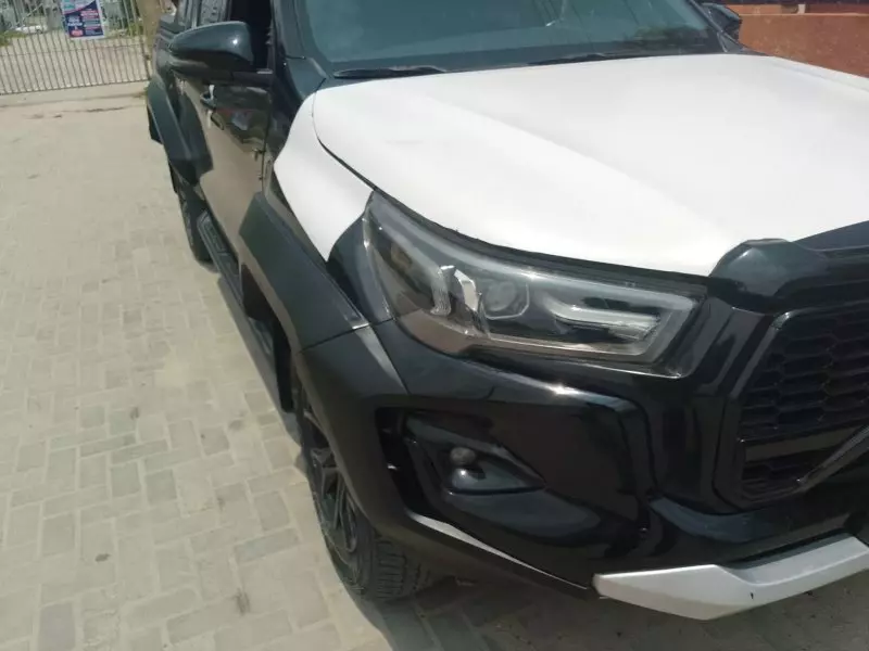Toyota Hilux    - 2023