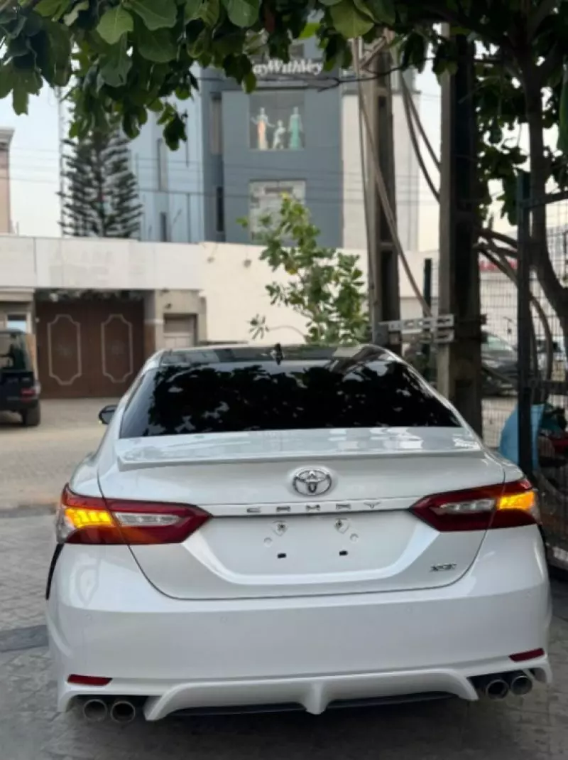 TOYOTA Camry - 2018