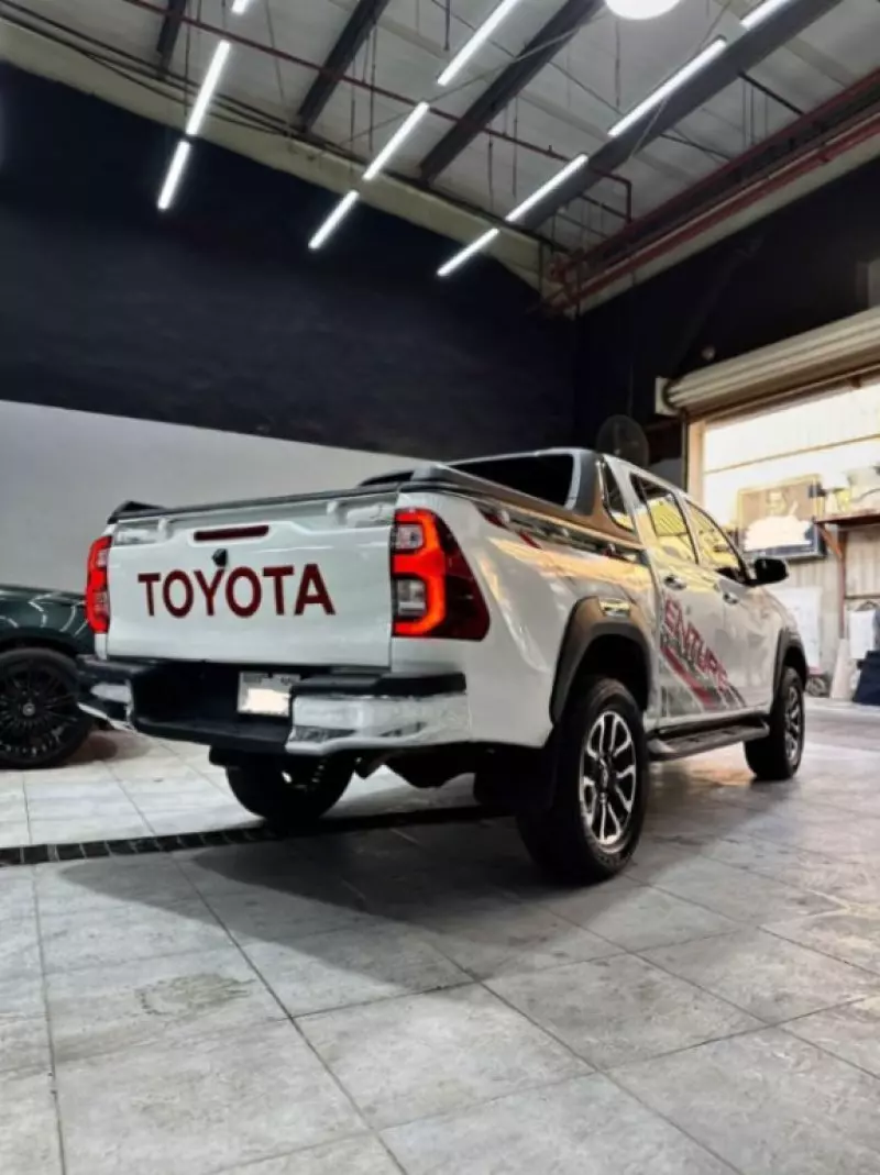 Toyota Hilux   - 2021