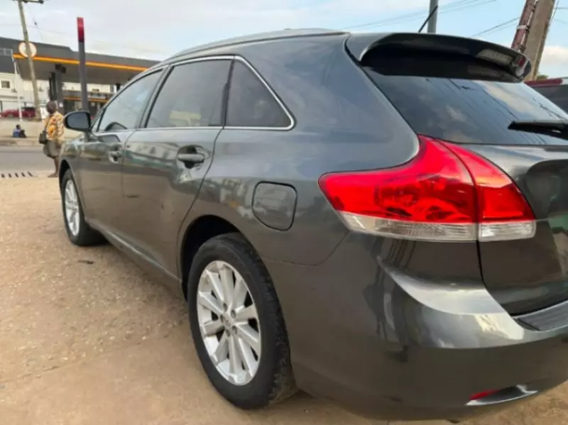 TOYOTA Venza   - 2010