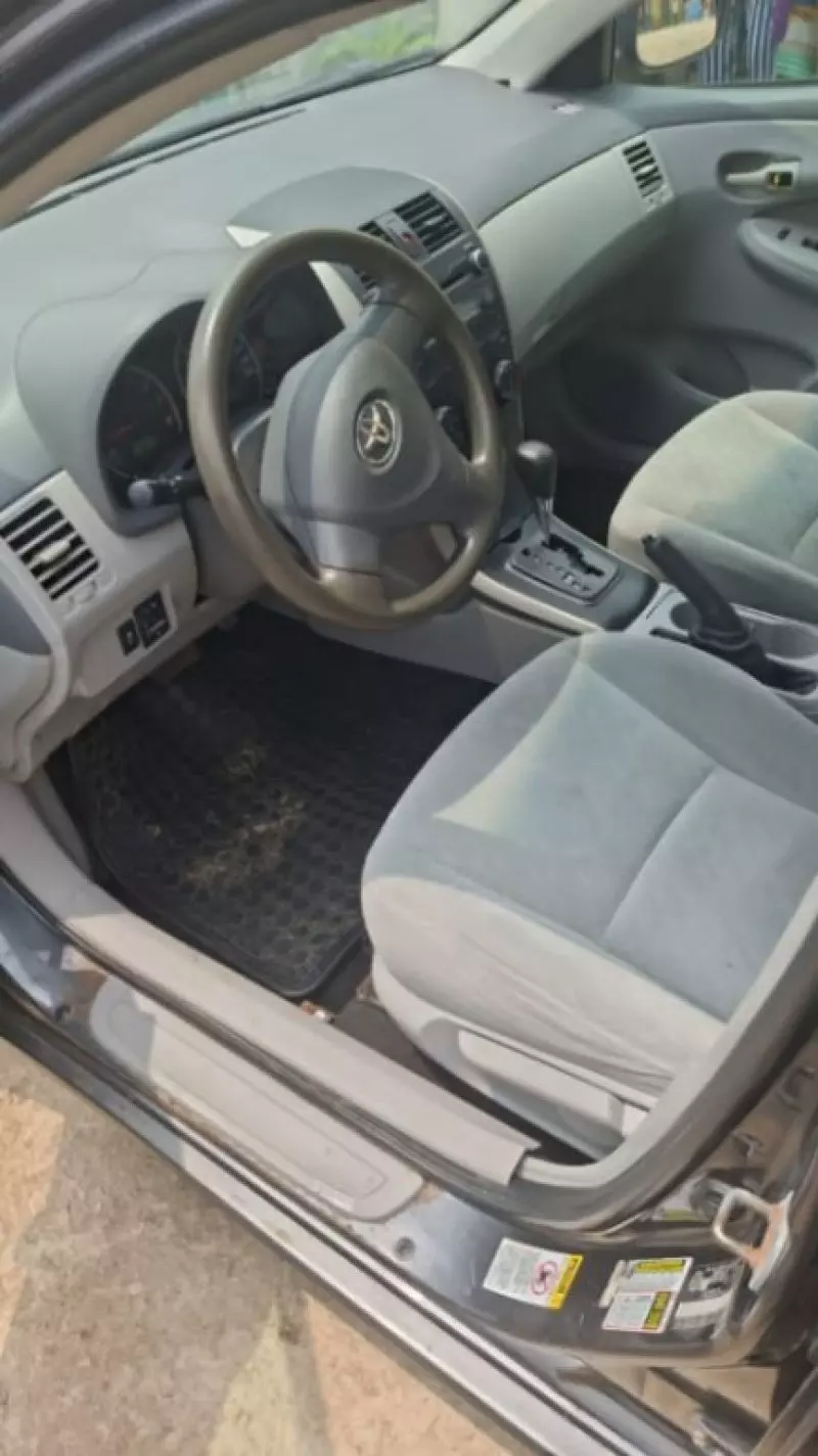 TOYOTA Corolla   - 2010