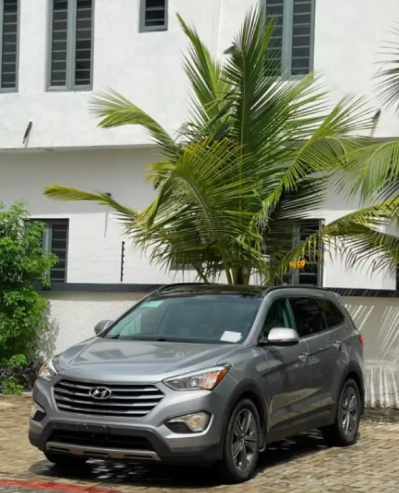 Hyundai Santa Fe   - 2015