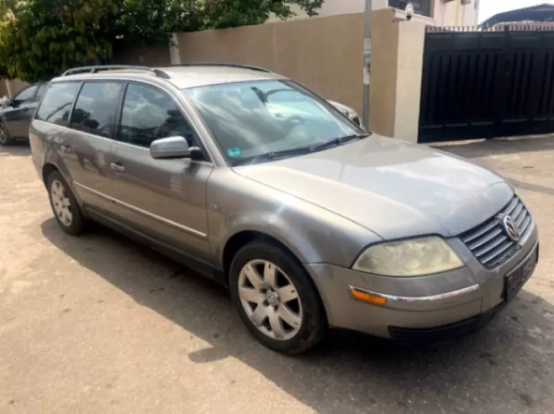 Volkswagen Passat   - 2004