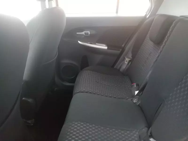 Toyota Ist    - 2011