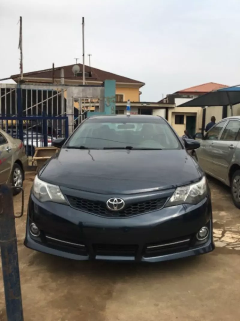 Toyota Camry   - 2014