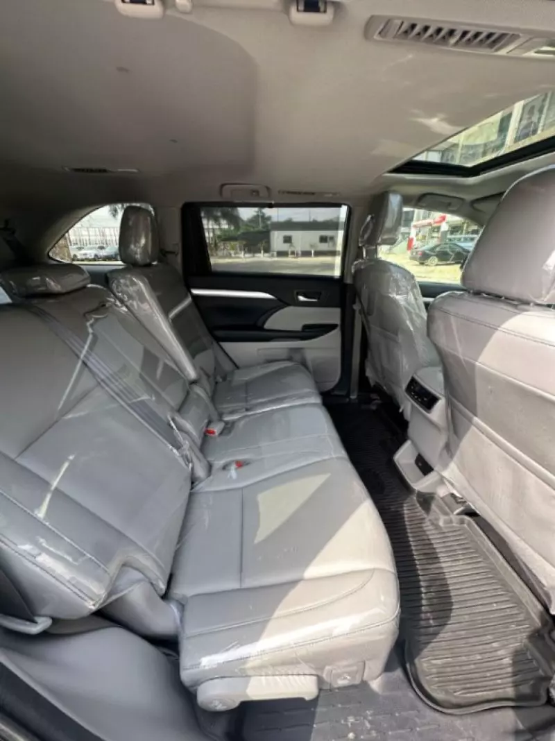 Toyota Highlander   - 2017