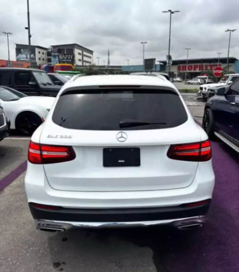Mercedes-Benz GLC 300   - 2017