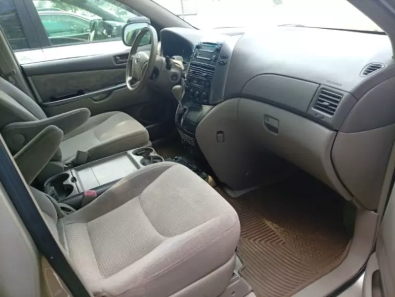 Toyota Sienna   - 2009