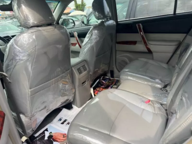 Toyota Highlander   - 2010