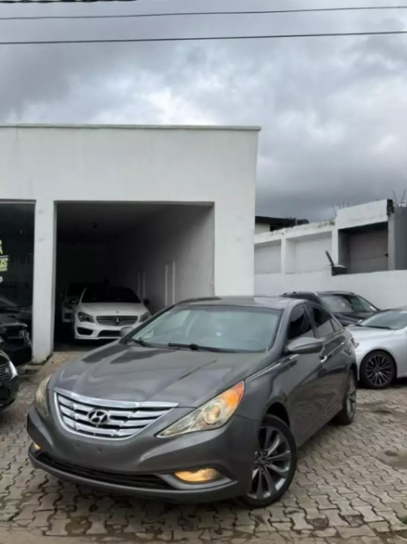 Hyundai Sonata   - 2013