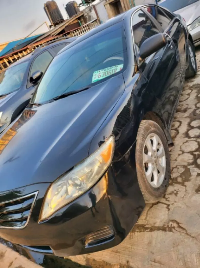 Toyota Camry   - 2011