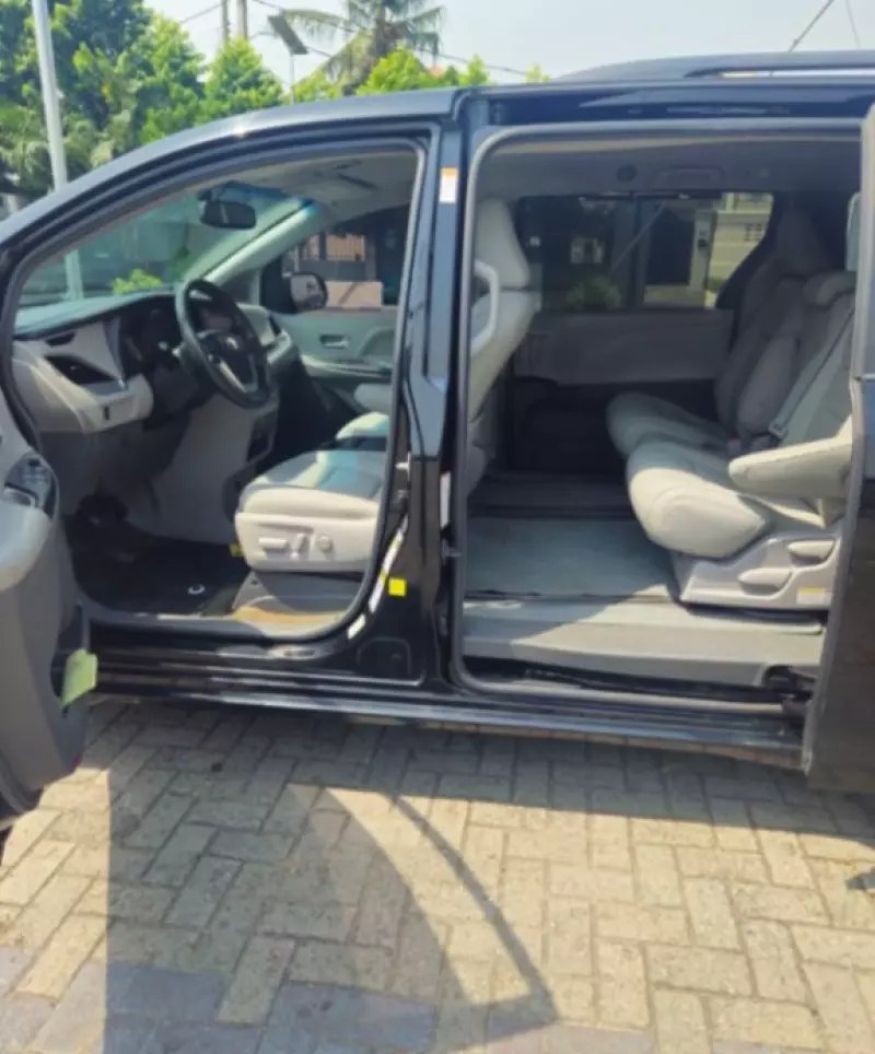TOYOTA Sienna   - 2015