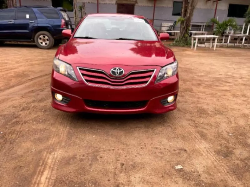 Toyota Camry   - 2010