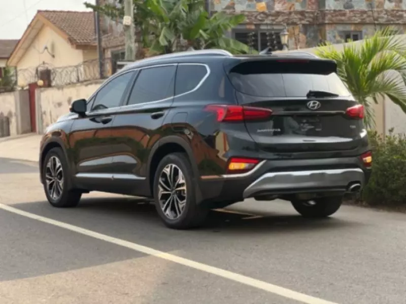 Hyundai Santa Fe   - 2020