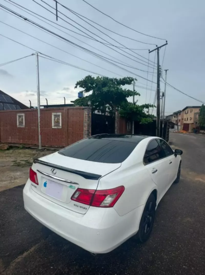 Lexus ES   - 2009