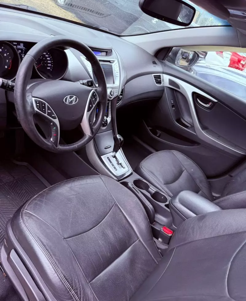 Hyundai Elantra - 2011