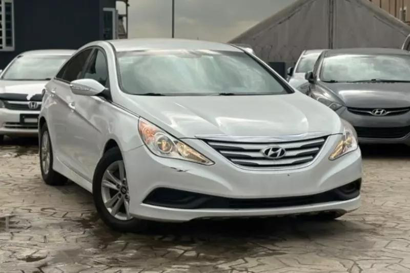 Hyundai Sonata   - 2014