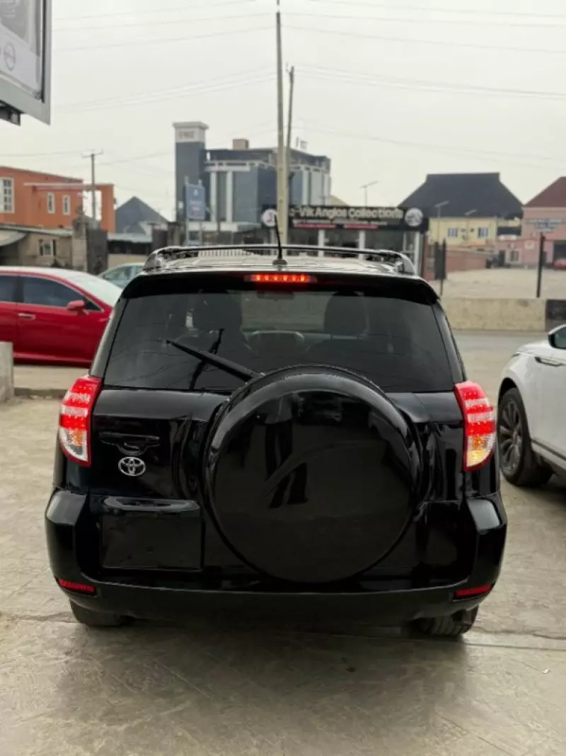 TOYOTA RAV4   - 2011