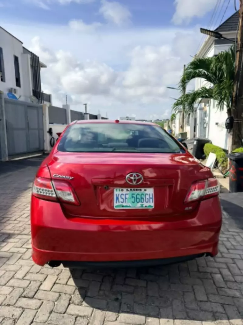 TOYOTA Camry   - 2010
