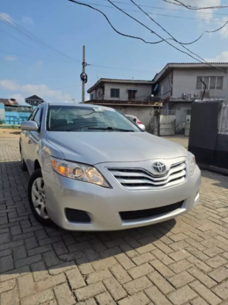 TOYOTA Camry   - 2010