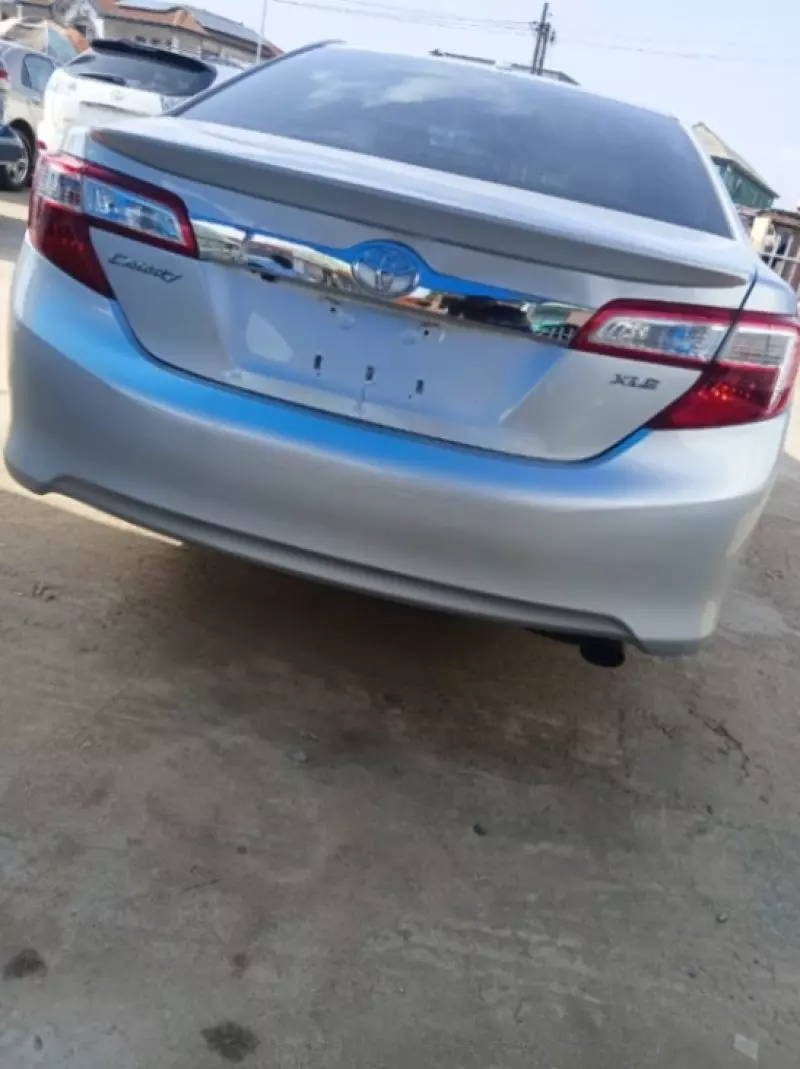 Toyota Camry   - 2012