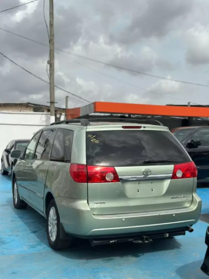 TOYOTA Sienna   - 2007