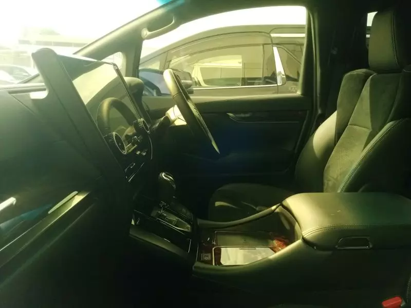 Toyota Alphard   - 2021
