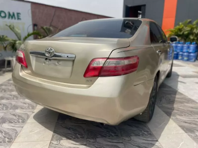 Toyota Camry   - 2009