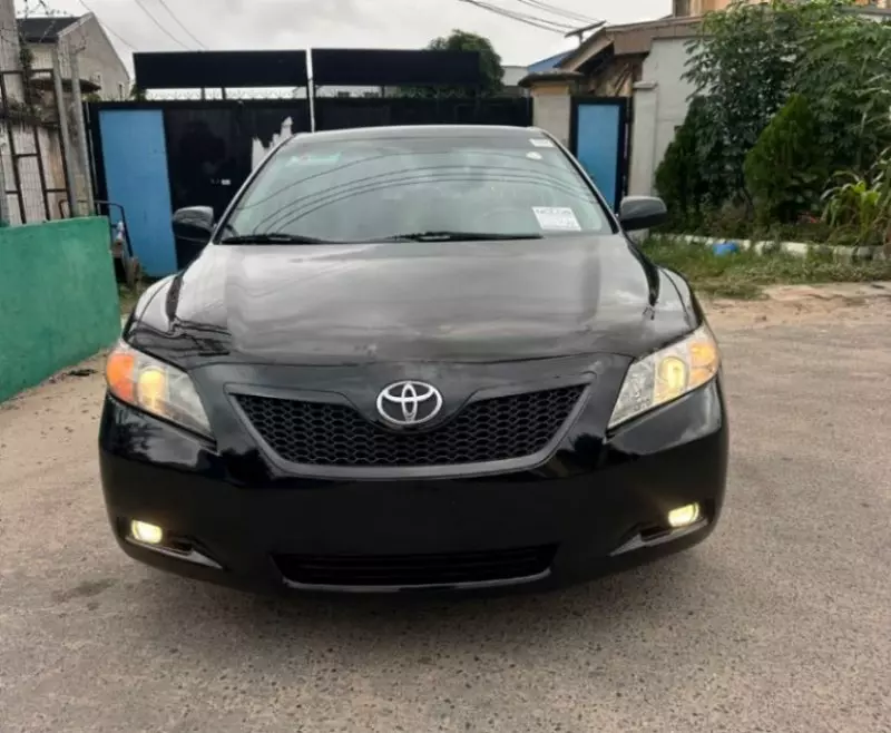 Toyota Camry   - 2009