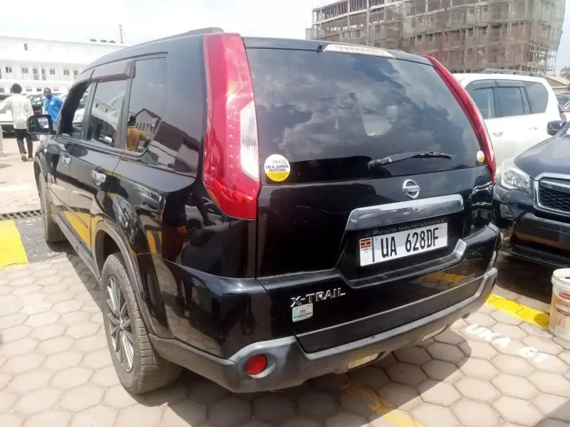 Nissan X-TRAIL    - 2011