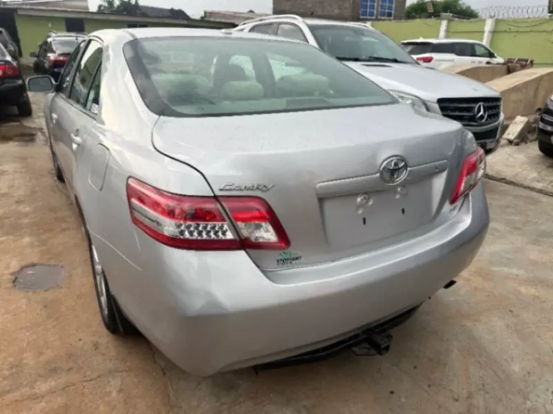 Toyota Camry   - 2011