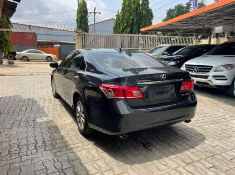 Lexus ES   - 2011