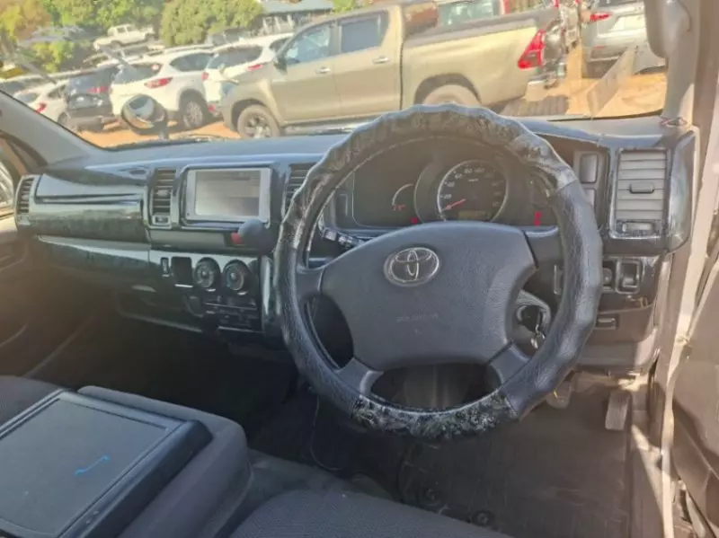 TOYOTA Hiace   - 2013