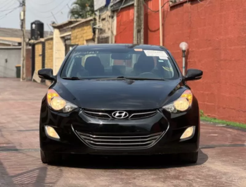 Hyundai Elantra   - 2013