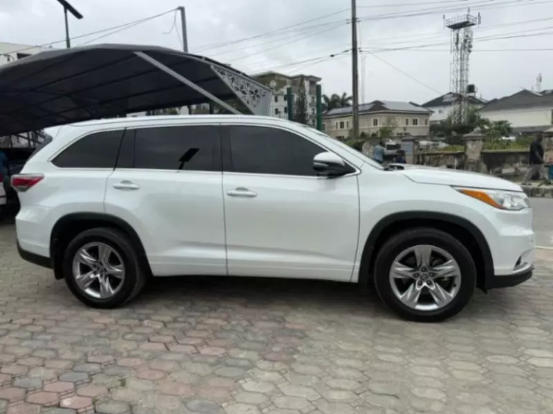 TOYOTA Highlander   - 2016