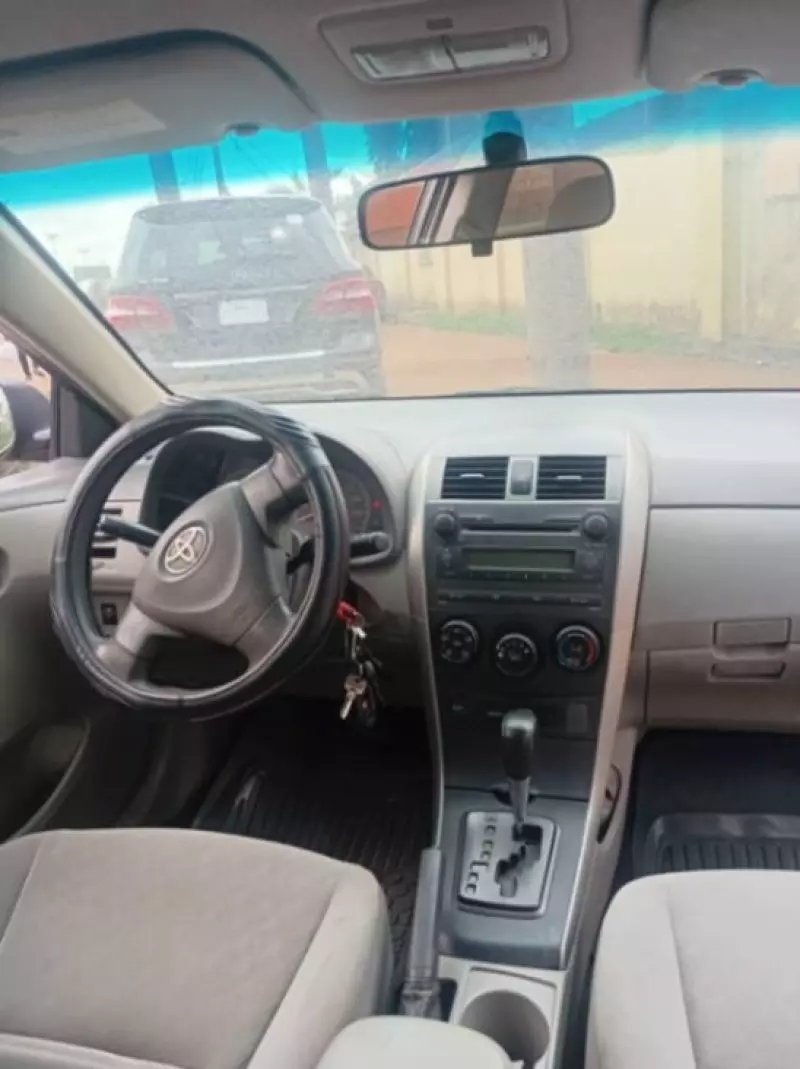 Toyota Corolla   - 2009