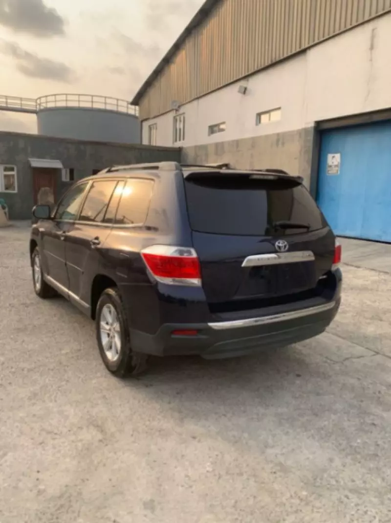 Toyota Highlander   - 2011