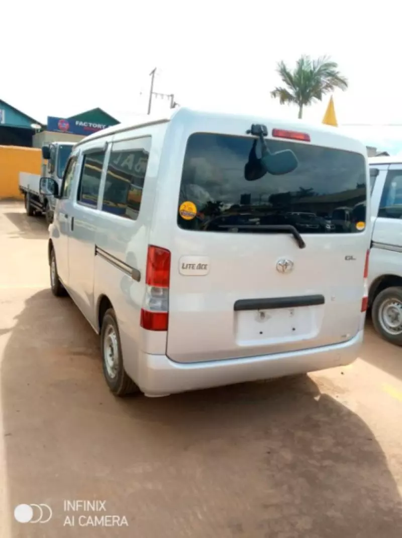 Toyota Lite-Ace   - 2012