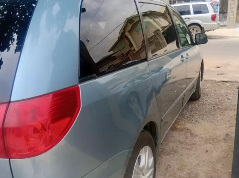 Toyota Sienna   - 2009