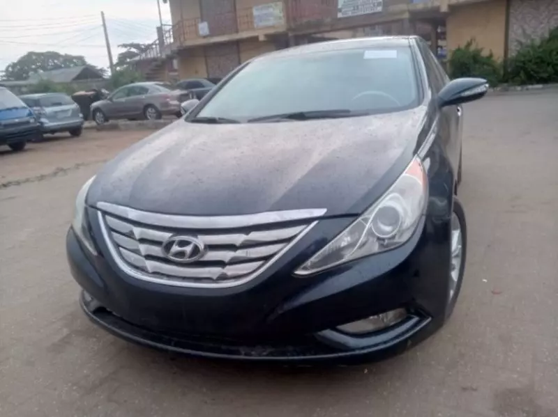 Hyundai Sonata   - 2010