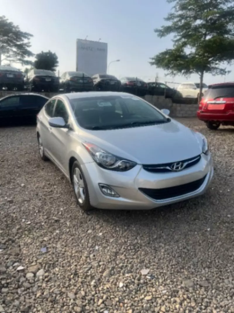 Hyundai Elantra   - 2013