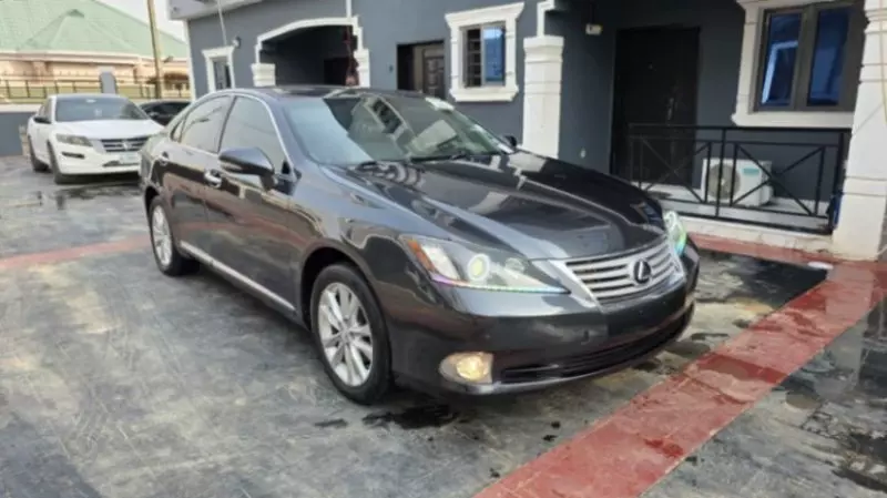 Lexus ES 350   - 2010